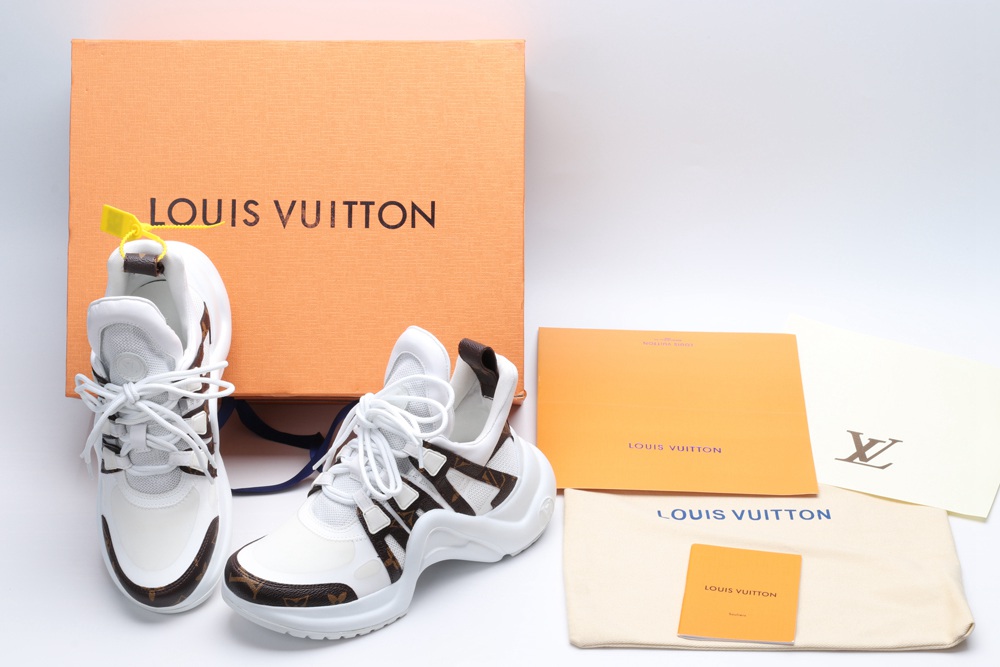 L*V SNEAKER
